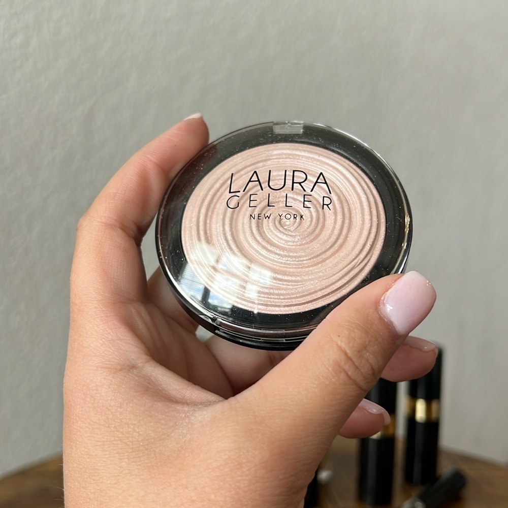 Laura Geller - baked gelato swirl illuminator. Pixie pearl.